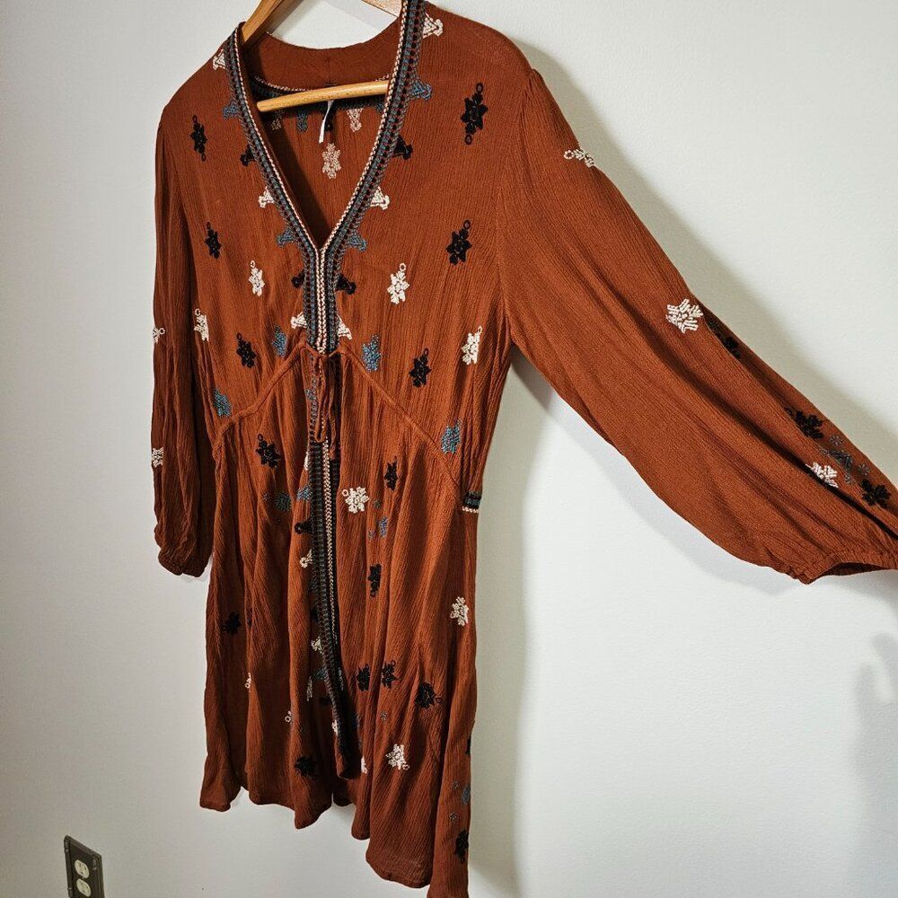 EUC FREE PEOPLE BOHO RUST EMBROIDERED SHORT DRESS SIZE M - Picture 2 of 16